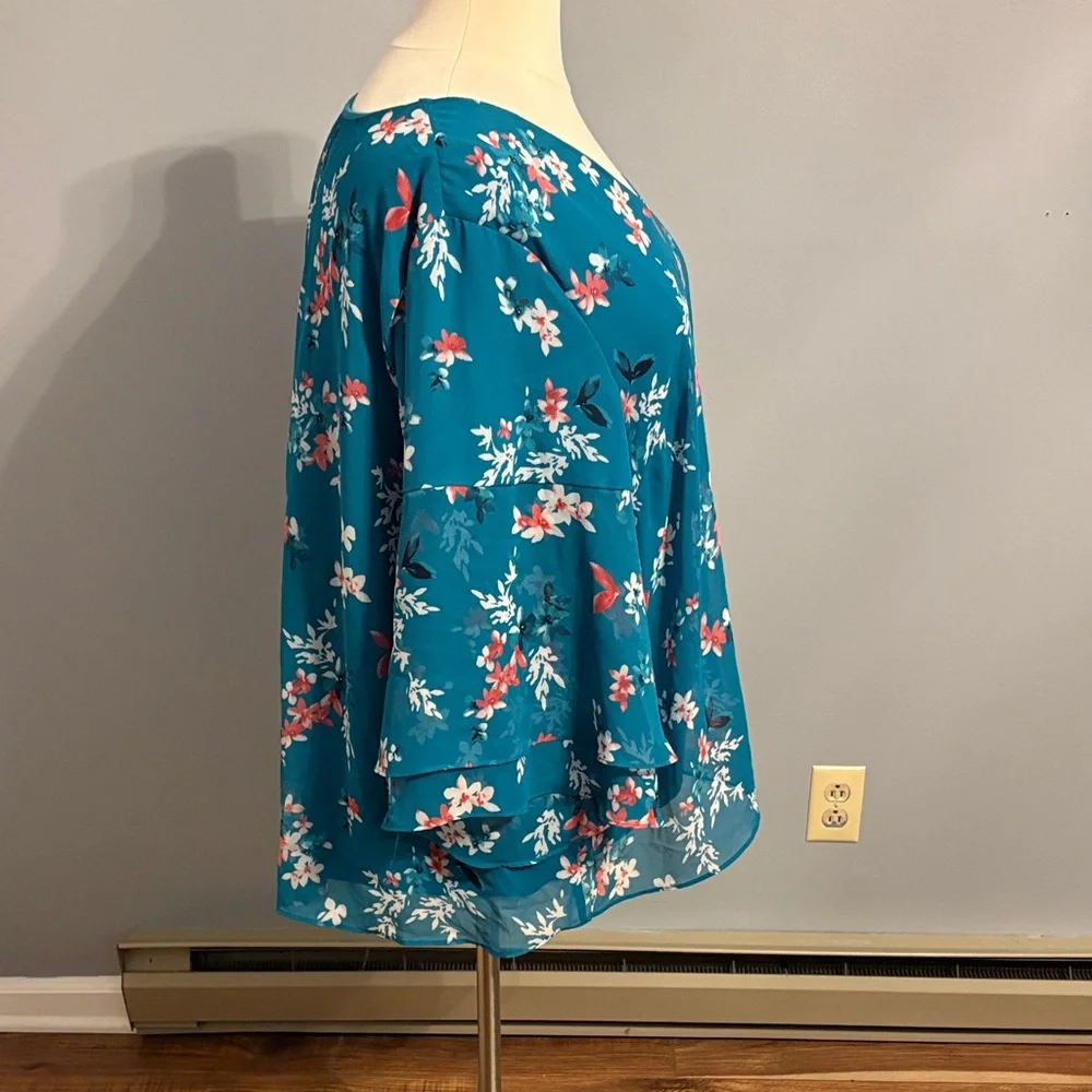 Lane Bryant Teal Floral V-Neck Flutter Sleeve Top - Picture 4 of 7